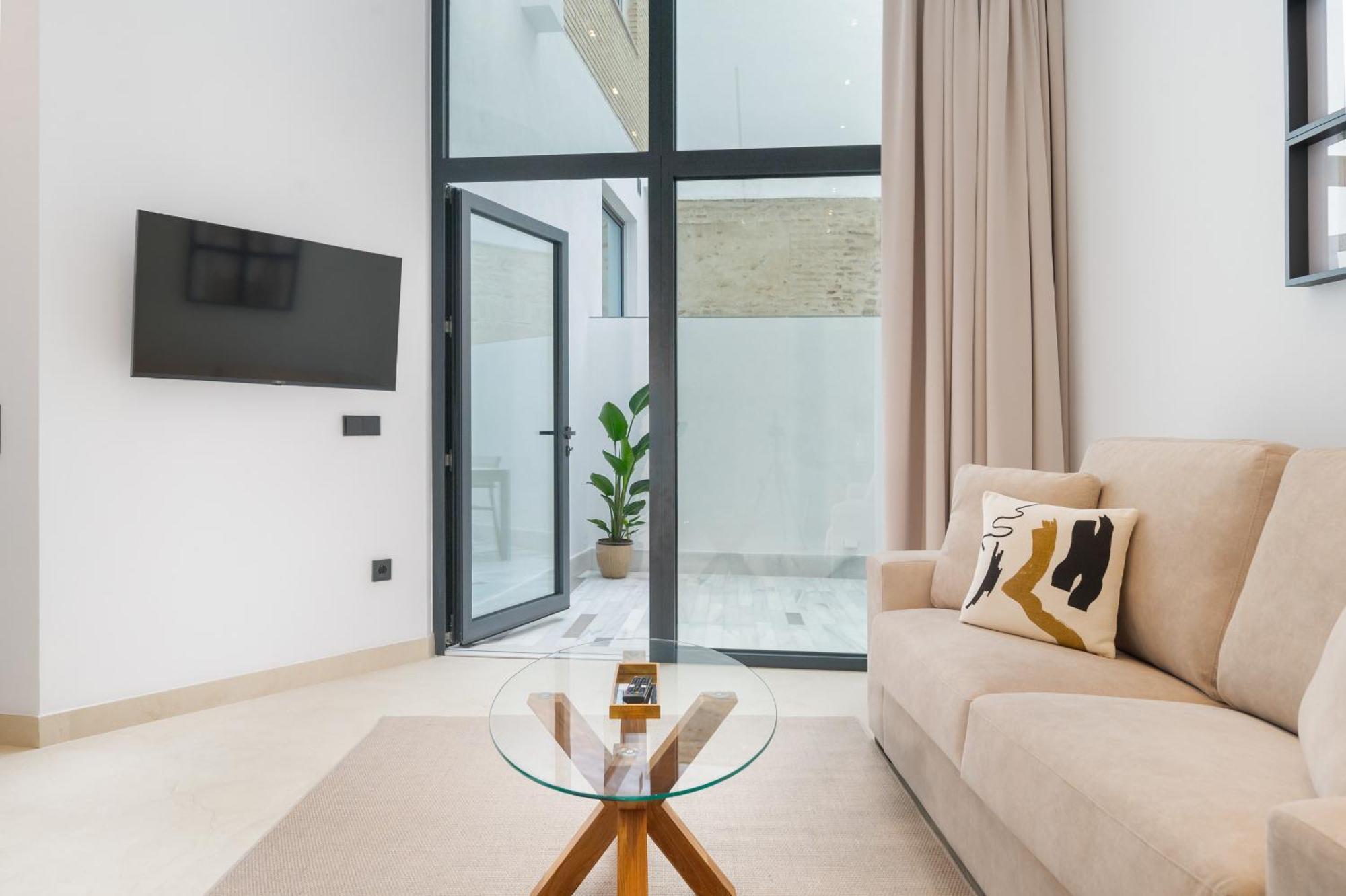 New Design Apartment - Private Patio - Gallos 2 Sevilla Buitenkant foto