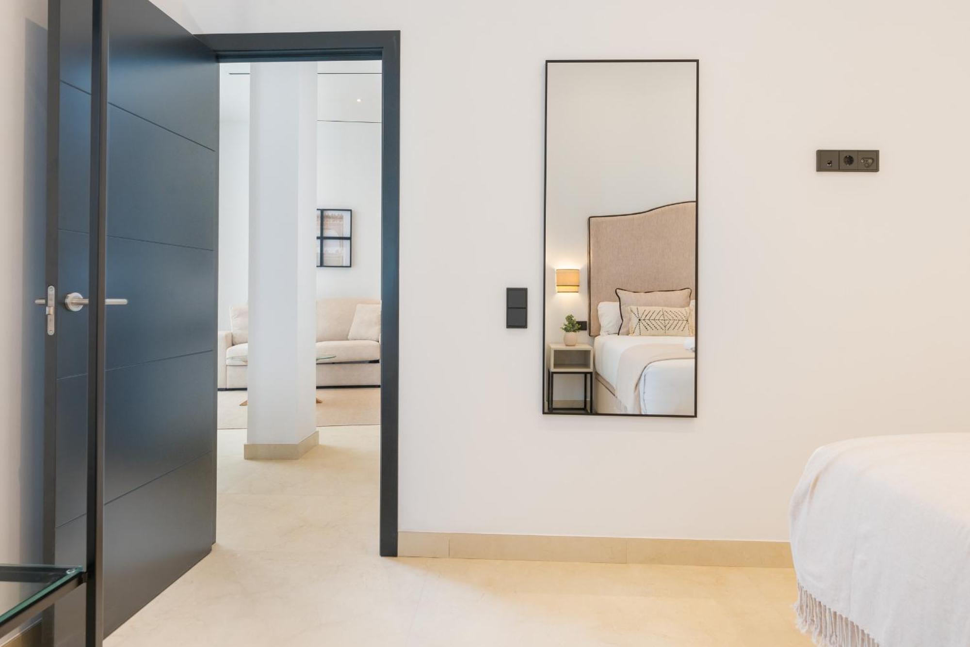 New Design Apartment - Private Patio - Gallos 2 Sevilla Buitenkant foto