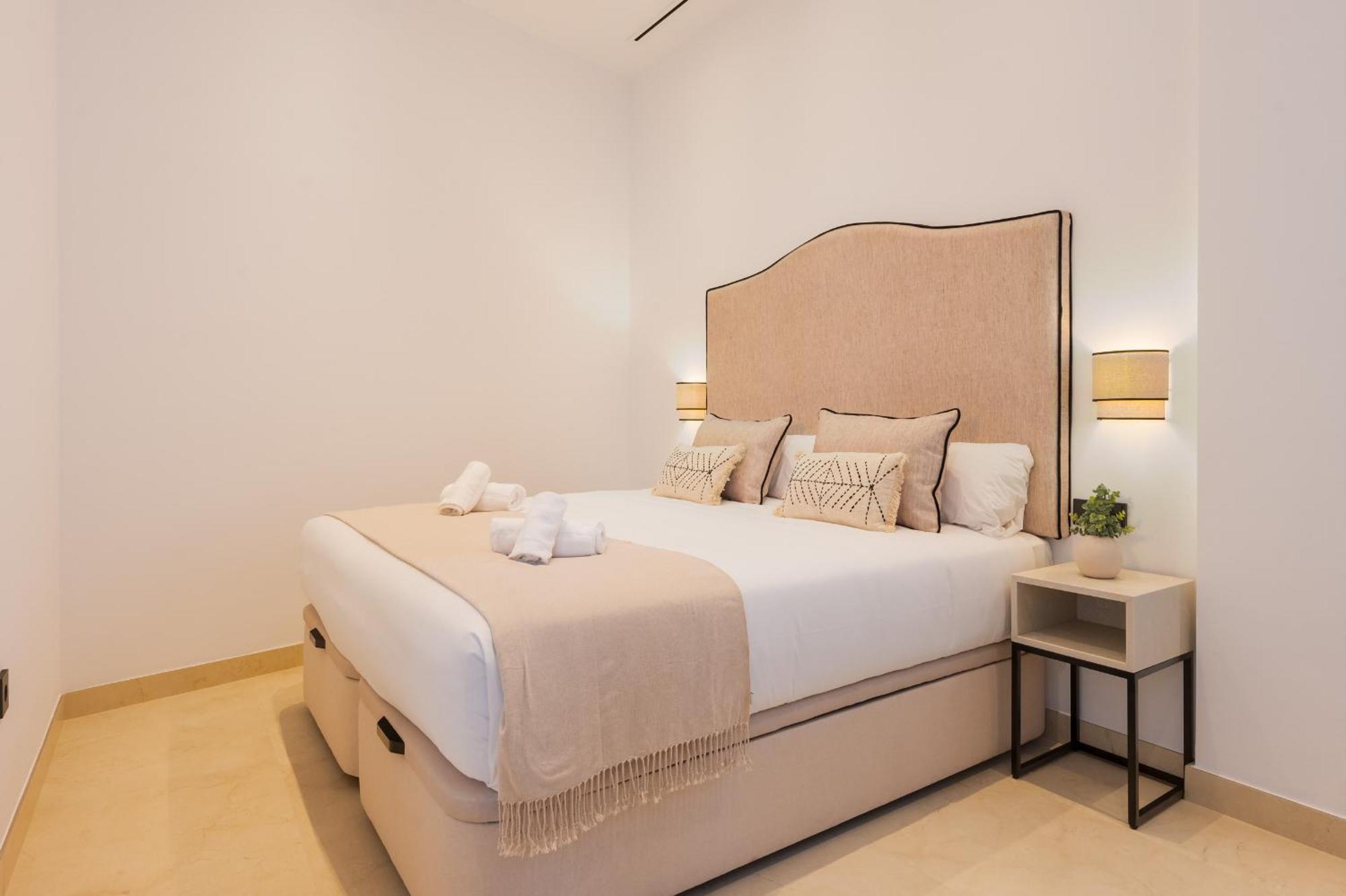 New Design Apartment - Private Patio - Gallos 2 Sevilla Buitenkant foto